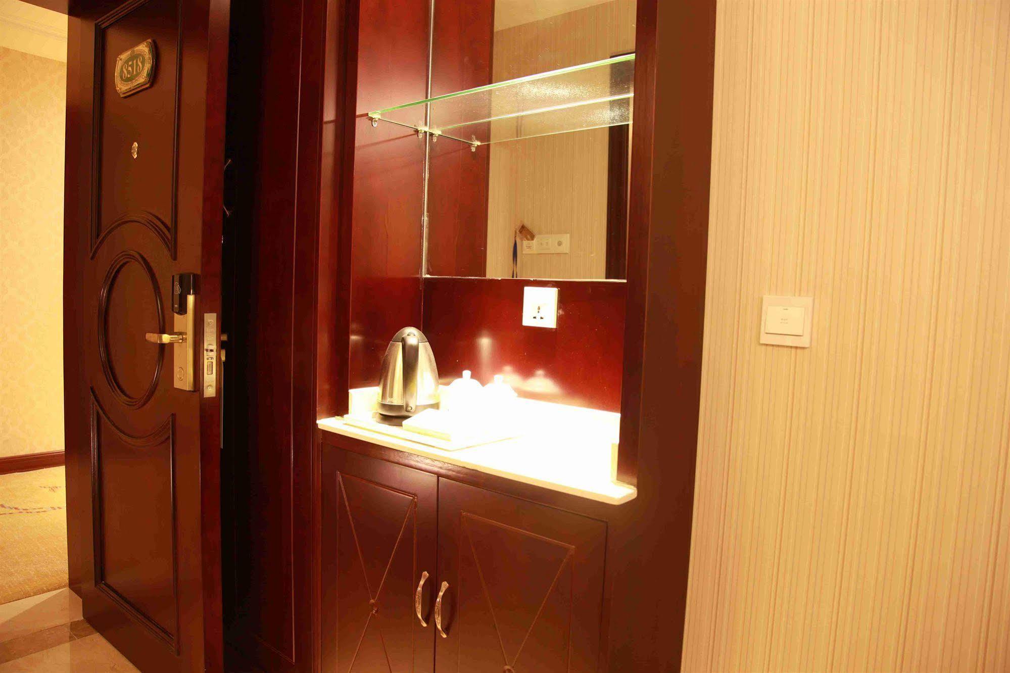 Vienna Hotel Shanghai Pudong Airport Экстерьер фото